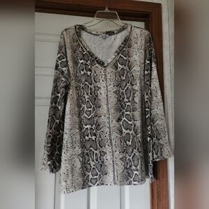 White Birch V Neck Patterned Top